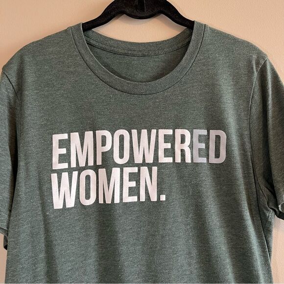 ✨ Empowered Women Empower Women Green Shirt Medium - Picture 2 of 7